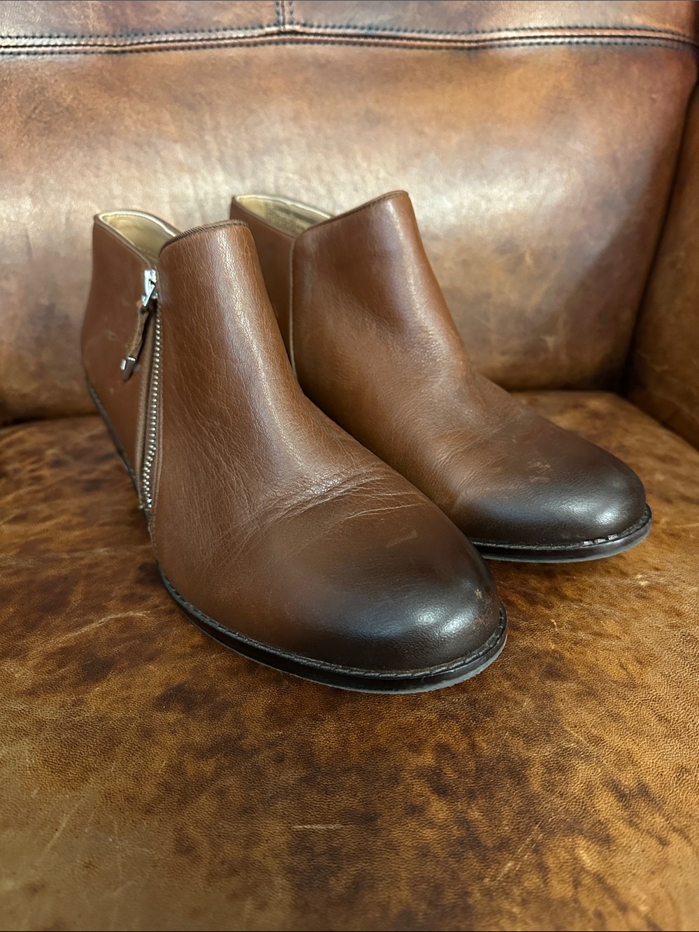 Vionic Jolene Brown Leather Ankle Booties with Side Zip Women’s 10